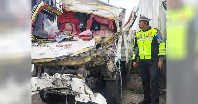 Sopir Ngantuk, Colt Diesel Tabrak Truk di Tol Gempol - Pasuruan, 2 Tewas