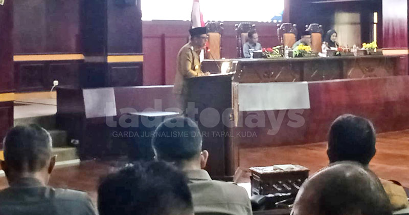 Paripurna DPRD Kabupaten Probolinggo, Bupati Gus Haris Sampaikan Nota Penjelasan RAPBD 2026