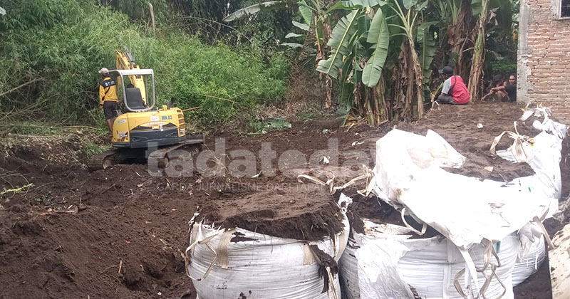 Tanggul Jebol di Pohjentrek Pasuruan Dipasang Jumbo Bag, Antisipasi Luapan Sungai