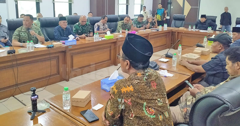 Hearing DPRD Hadirkan Warga dan Kolatmar TNI AL, Warga Tegas Tolak Pembangunan Batalyon