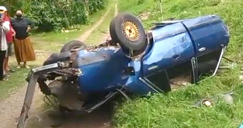 Mobil Sedan Ditabrak Kereta Api di Pelintasan tanpa Palang Pintu, Empat Orang Meninggal