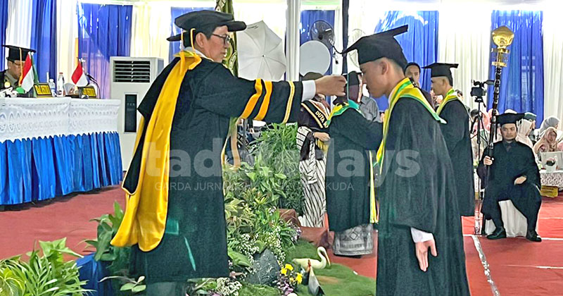 Rapat Terbuka Senat Wisuda XXXIV, 484 Wisudawan UPM Probolinggo Resmi Bergelar Sarjana