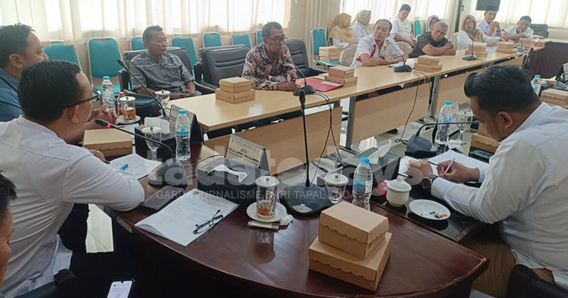 Dua Mantan Karyawan Wadul Dewan, Mengaku Uang Pesangon dari Anak Perusahaan Telkom Tidak Adil