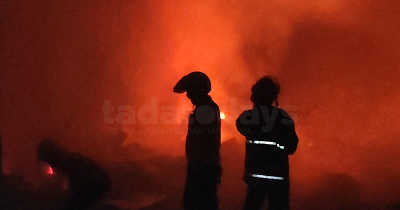 Gudang Mebel di Randusari Pasuruan Ludes Terbakar