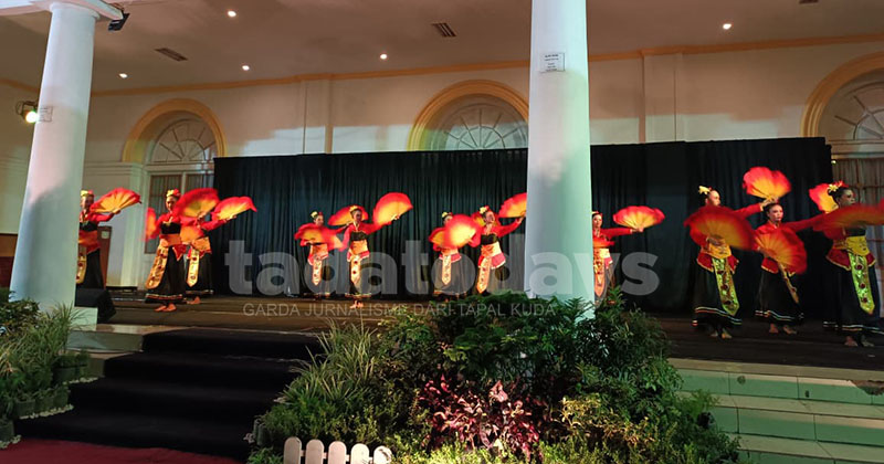 Tak Punya Gedung Kesenian, DKKPro Bersemangat Gelar Apresiasi Seni Probolinggoan Meski Ngemper di Latar Museum