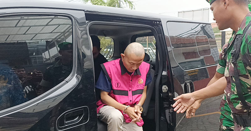 Setelah Dibekuk di Kendari, Riang Fauzi yang Korupsi KMK Rp 3,5 M Tiba di Probolinggo