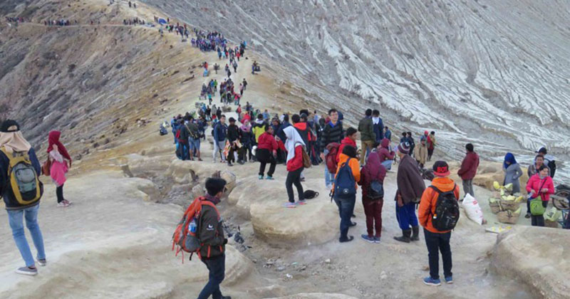 Libur Nataru, Kunjungan ke Kawah Ijen Tembus 8.952 Wisatawan