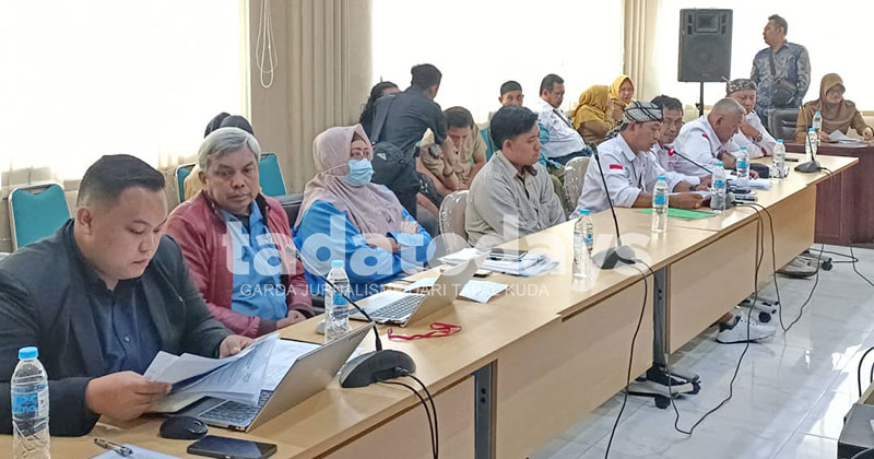 Karyawan PT Indoperin Jaya Probolinggo Wadul Dewan, Dipecat karena Foto Pamer Kerja