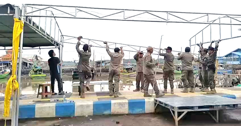 Satpol PP Sisir Pelabuhan dan Pasar Besar, Belasan Tenda PKL Ditertibkan