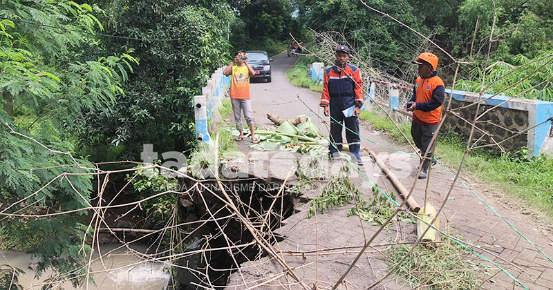 Plengsengan di Wonorejo Pasuruan Ambrol Digerus Sungai, Akses Antardesa Dibatasi