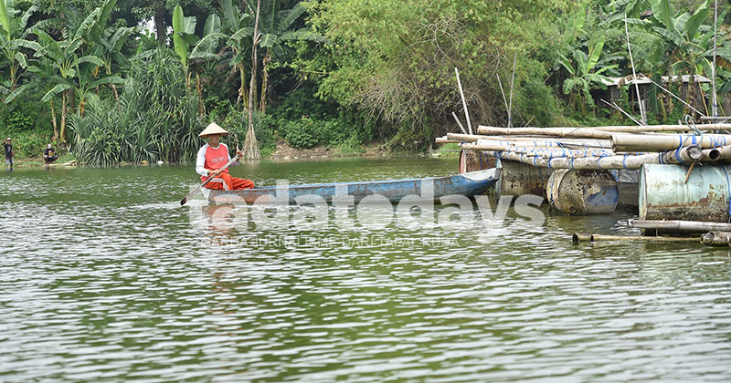 Angin Kencang Bikin Pencari Ikan Lempuk di Ranu Grati Gigit Jari
