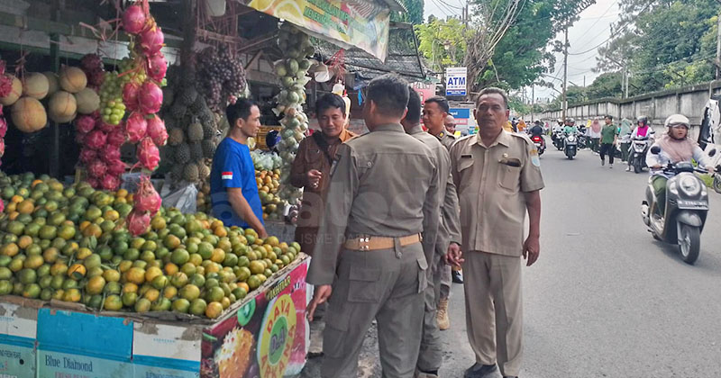 PKL Belakang Pabrik Eratex Probolinggo Diberi Peringatan Kedua, Diminta Pindah ke RTH Brantas