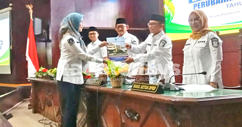 Paripurna DPRD Kabupaten Probolinggo Bahas 5 Raperda Inisiatif dan Perubahan Raperda Susunan Perangkat Daerah