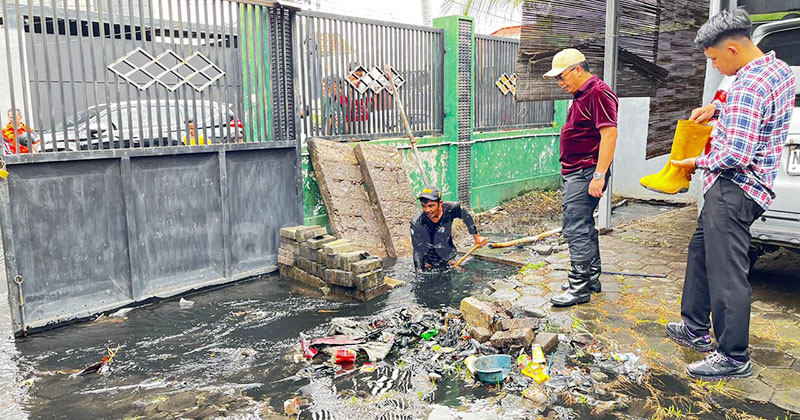 Saluran Air Penuh Sampah Disebut Penyebab Banjir di Wilayah Kota Probolinggo