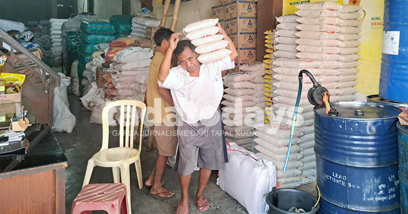 Stok Aman, Bulog Jember Akui Harga Beras Berpotensi Merangkak Naik Jelang Ramadan