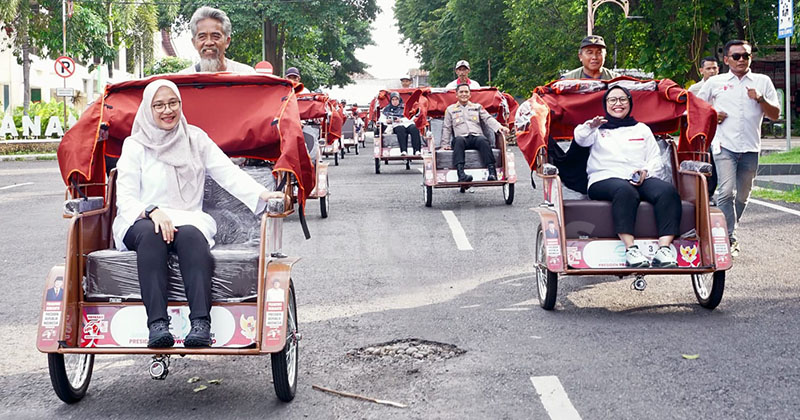 200 Becak Listrik Bantuan Presiden Diserahkan untuk Pengemudi Lansia di Banyuwangi