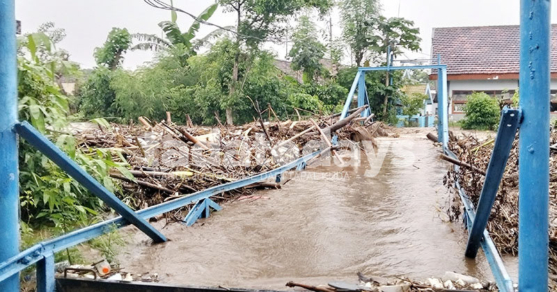 Air Sungai Meluap, Tiga Desa di Tiga Kecamatan di Kabupaten Probolinggo Banjir
