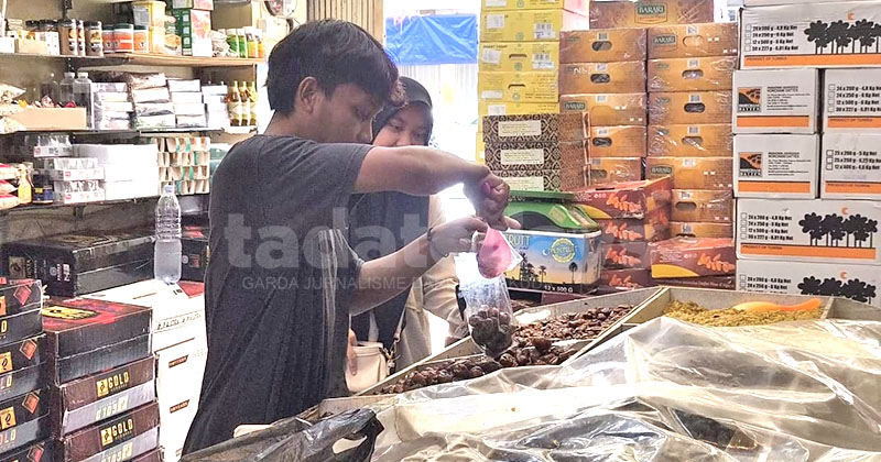 Jelang Ramadan, Permintaan Kurma di Jember Melonjak, Pedagang Catat Kenaikan Omzet Signifikan