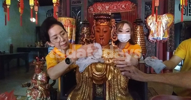 Klenteng Tjoe Tik Kiong Kota Pasuruan Memerah, Menyambut Tahun Kuda Api