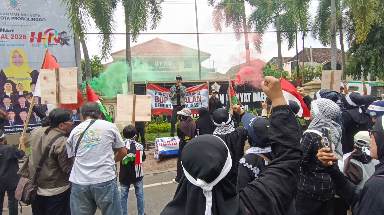 Kumail Probolinggo Aksi Damai di DPRD Kota, Menolak BoP Bikinan Trump