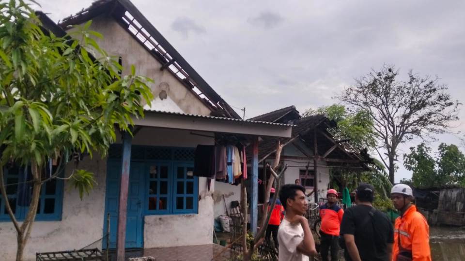 Angin Kencang Terjang Rejoso Pasuruan, 10 Rumah dan Satu Madrasah Rusak