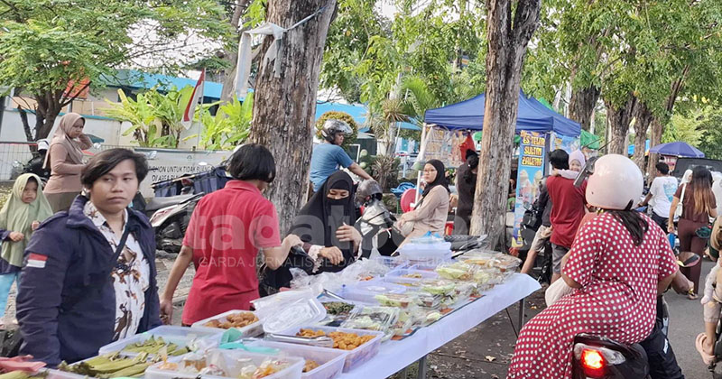 Pasar Takjil Dadakan di Kota Probolinggo Diserbu Pembeli, Jalan Cokro Jadi Primadona