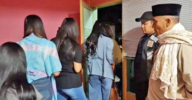 Operasi Ramadan, Satpol PP Ciduk 10 “Mbak-Mbak” di Wisma Prigen Pasuruan
