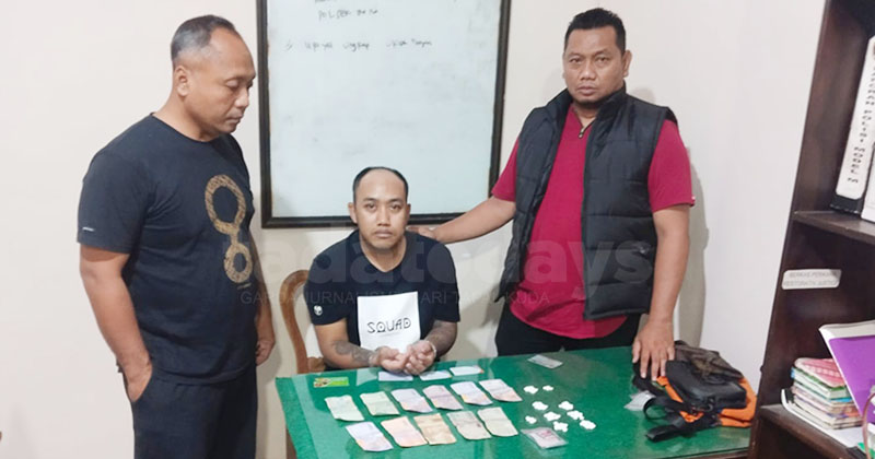 Gerebek Rumah Kontrakan, Polsek Genteng Bongkar Peredaran Pil Trex, Satu Pengedar Diamankan