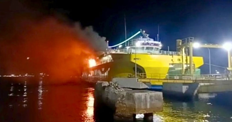 Kapal Portlink VII Terbakar Saat Bongkar Muat di Dermaga 4 Pelabuhan Ketapang