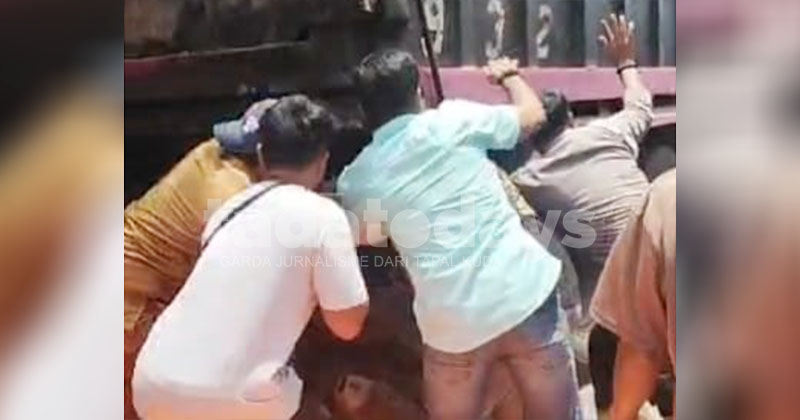 Pengendara Motor asal Tutur Tewas usai Hantam Truk Parkir di Gondang Wetan Pasuruan