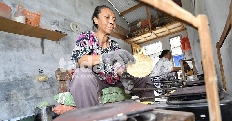 Aroma Rempah di Balik Dapur Dusun Sentul: Menilik Eksistensi Opak Gambir Winongan yang Melegenda