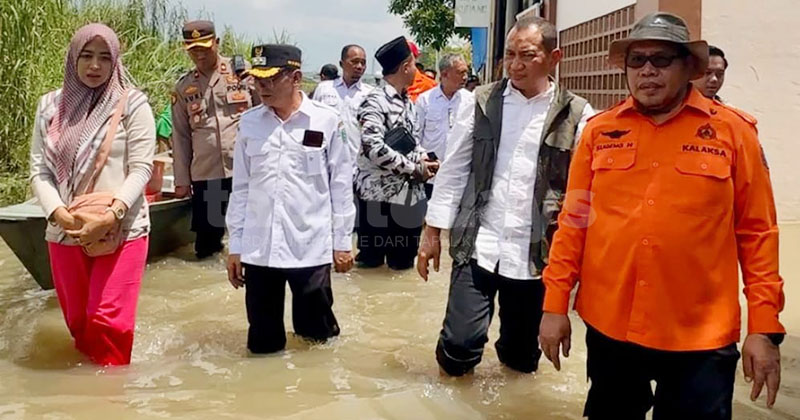 Banjir Belum Surut, Ribuan Warga Pasuruan Bertahan di Tengah Genangan