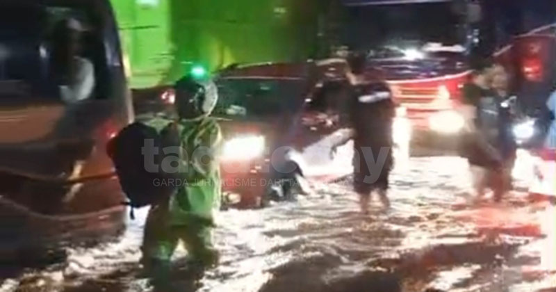 Jalur Pantura Bangil Terendam, Arus Lalu Lintas Merayap