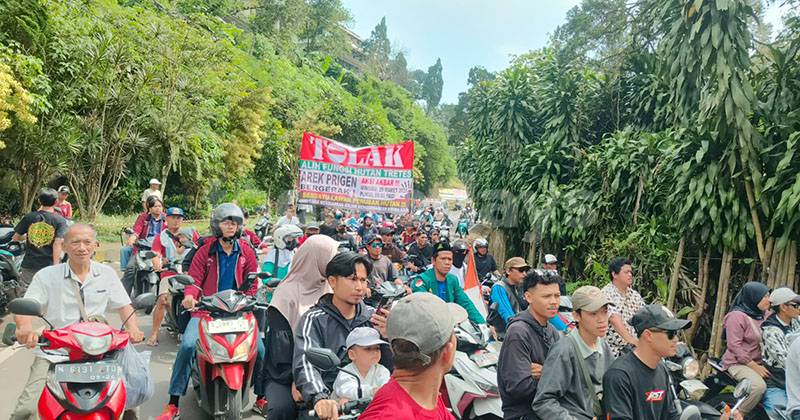 Bupati Pasuruan Tanggapi Demo Penolakan Warga Prigen soal Alih Fungsi Hutan Lereng Arjuno