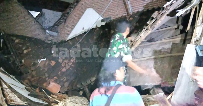 Rumah di Trajeng Pasuruan Ambruk, 1 Penghuni Tertimpa