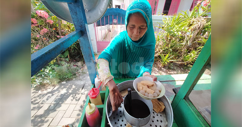 Kisah Mislicha, Nenek Penjual Cilok di Pasuruan, Siap Berangkat Haji setelah Nabung Rp 10 Ribu Sehari selama 20 Tahun Lebih
