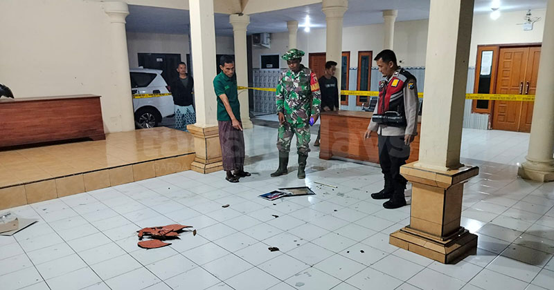 Foto Presiden, Bupati, hingga Lambang Garuda di Balai Desa Pasrepan Pasuruan Dirusak OTK