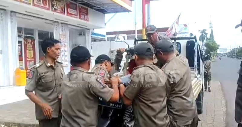 ASN di Kota Pasuruan Kabur dan Tinggalkan Motor Saat Razia Satpol PP di Warung