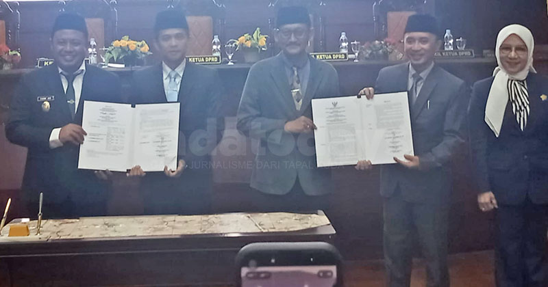 DPRD Kabupaten Probolinggo Serahkan Rekomendasi LKPJ Bupati Tahun Anggaran 2025