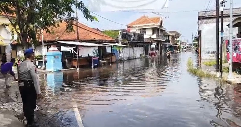 Pasang Laut Capai 3 Meter, Banjir Rob Rendam Sejumlah Kawasan Pesisir Pasuruan