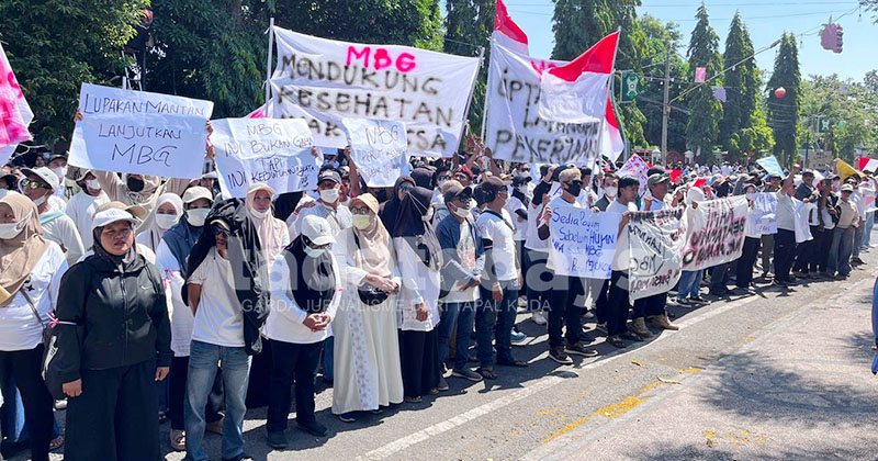 Ribuan Orang Perwakilan SPPG Probolinggo Raya Gelar Aksi Damai Dukung Program MBG