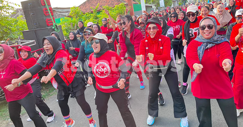 Emak-Emak di Kota Probolinggo Ramaikan Senam Cinta Tanah Air dalam Rangka Bulan Bung Karno