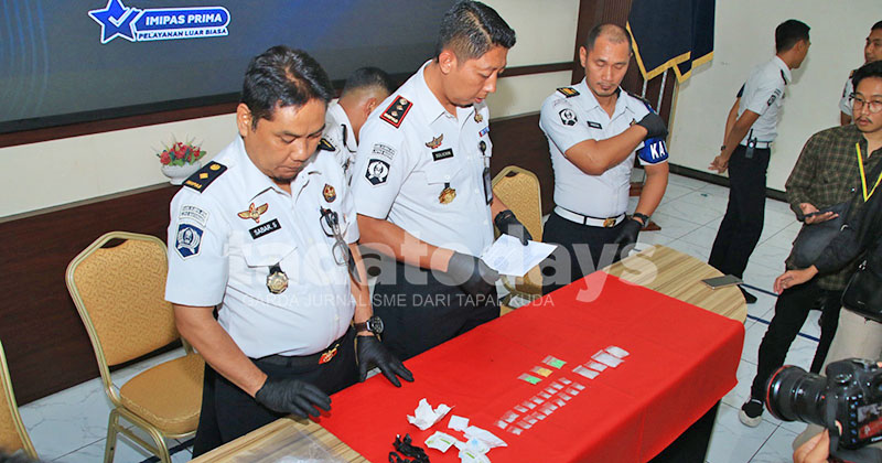 Penyelundupan Puluhan Paket Diduga Sabu dan Inex ke Lapas Banyuwangi Berhasil Digagalkan