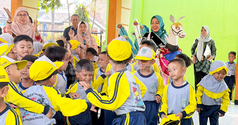 Cerita Pertama di Hari Baru, Bunda PAUD Kota Probolinggo Dampingi MPLS Ramah Anak