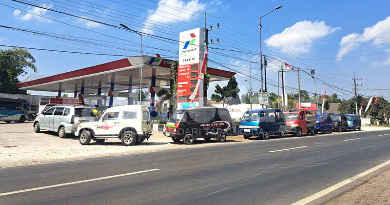 Distribusi Tersendat, Pertamina Suntik 100 KL BBM untuk Redam Antrean SPBU Jember